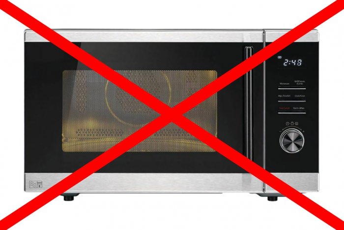 Ilustračný obrázok k článku Čo má vláda za lubom? V práci bez mikrovlnky, chladničky, teplej vody a piatky bez ŠKOLY!