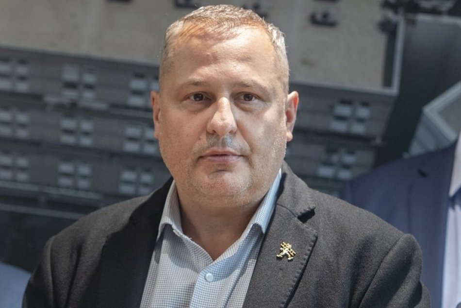 Ilustračný obrázok k článku Vo Vrakuni sú s Martinom Kurucom spokojní: Obhájil post starostu mestskej časti