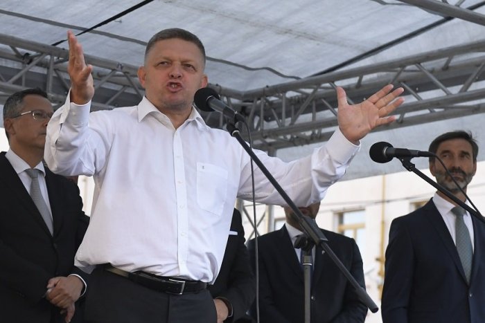 Ilustračný obrázok k článku Z GAUČA nič nezmeníme! Fico: Prezidentka dala prednosť PSYCHOPATOVI, Smer pozýva na protest