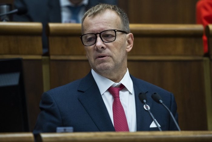 Ilustračný obrázok k článku Poslanci mali zostať v sále, Kollár má pre nich ODKAZ: Za pult sa postavil s týmito slovami