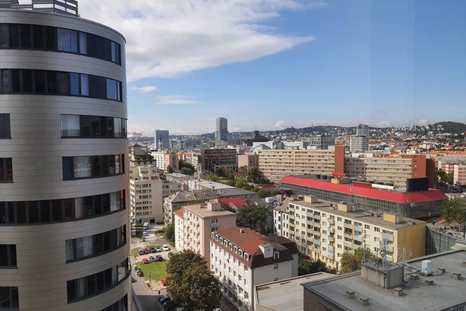 Ilustračný obrázok k článku Katastrofický scenár na realitnom trhu: Dom už len ako LUXUS a s bytmi bude PROBLÉM!