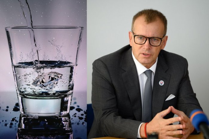 Ilustračný obrázok k článku Kollár v Nitre ŠOKOVAL Slovákov: Hrozí, že víno a vodka budú LACNEJŠIE ako pitná voda!