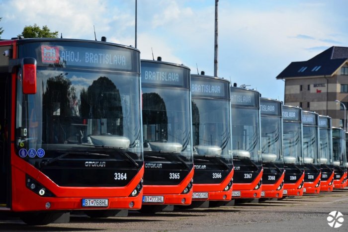 Ilustračný obrázok k článku Na cintorín BEZ auta: DPB posilní počas sviatkov spoje na niektorých linkách