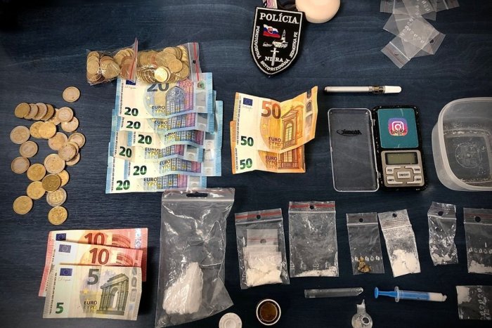 Ilustračný obrázok k článku Nitriansky taxikár skončil v hľadáčiku polície: Jeho spolujazdec mal pri sebe DROGY