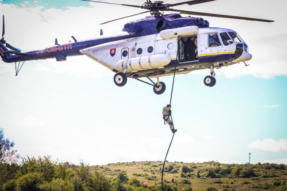 Ilustračný obrázok k článku Bystrickí kukláči sú drsní chlapi: Zábery z vrtuľníka hovoria za všetko, VIDEO a FOTO