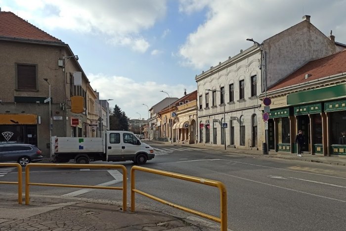 Ilustračný obrázok k článku Ďalší incident na Mostnej: Čecha vytiahol na ulicu, BIL ho aj na zemi