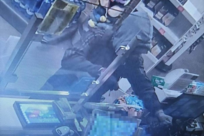 Ilustračný obrázok k článku Muž prepadával benzínky na diaľnici Prešov - Košice, polícia hlási: Už sme ho chytili!