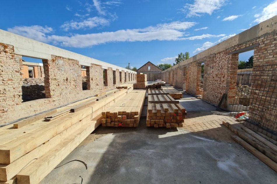 Ilustračný obrázok k článku Na Martinskom vrchu pokračuje rekonštrukcia: Budovy prepojí átrium, FOTO