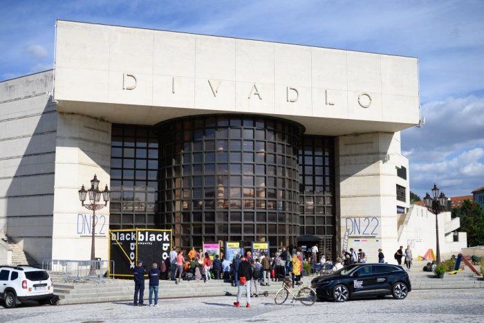 Ilustračný obrázok k článku Fasáda divadla je v HAVARIJNOM stave: Budovu DAB čaká rekonštrukcia za MILIÓNY eur