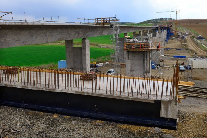 Ilustračný obrázok k článku NEŠŤASTIE na stavenisku R4-ky: Pri páde LEŠENIA sa zranili štyria pracovníci!