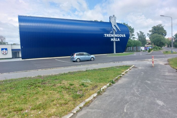 Ilustračný obrázok k článku Popradčania sa môžu korčuľovať ZADARMO: Mesto spustilo novinku v tréningovej hale