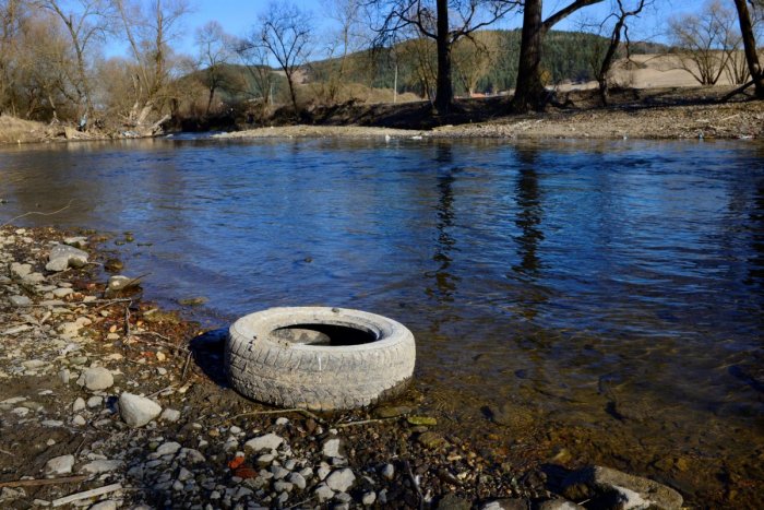 Ilustračný obrázok k článku V Tatranskom národnom parku zbierali odpad: Našli aj šuplík z kovu či pištoľ