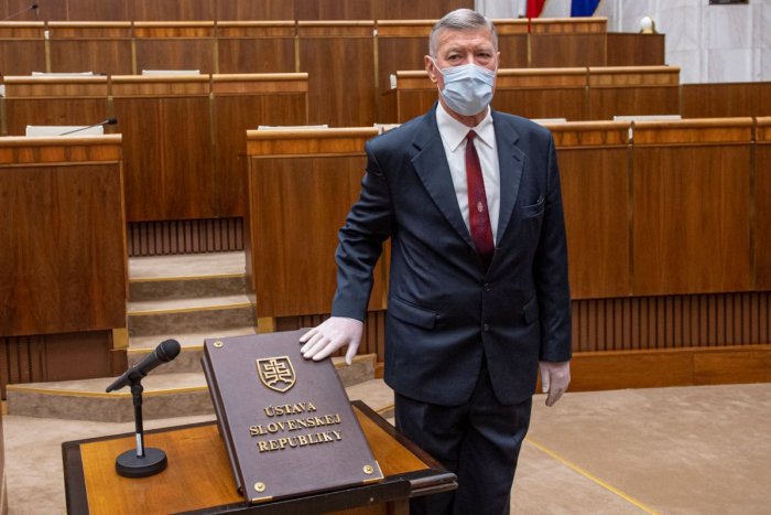 Ilustračný obrázok k článku Šok v parlamente! Skolaboval poslanec OĽaNO, odvolávanie Matoviča preto presunuli