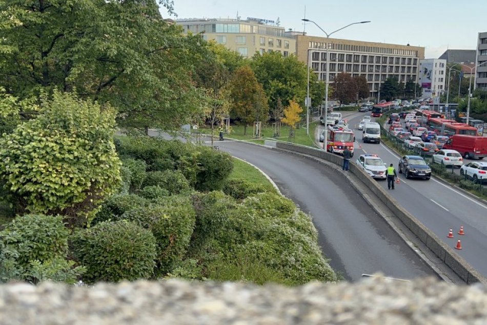 Ilustračný obrázok k článku TRAGÉDIA na Zochovej: Polícia je stále na mieste, doprava je obmedzená, rátajte s KOLÓNAMI