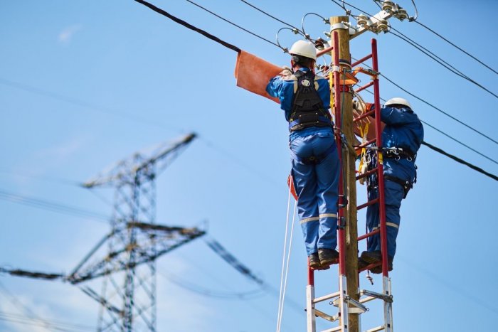 Ilustračný obrázok k článku HĽADÁME SPRÁVNYCH CHLAPOV PRE PRÁCU V ENERGETIKE