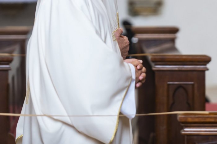 Ilustračný obrázok k článku SVET O SLOVENSKU: Kňaz podozrivý zo zneužívania detí spáchal samovraždu!