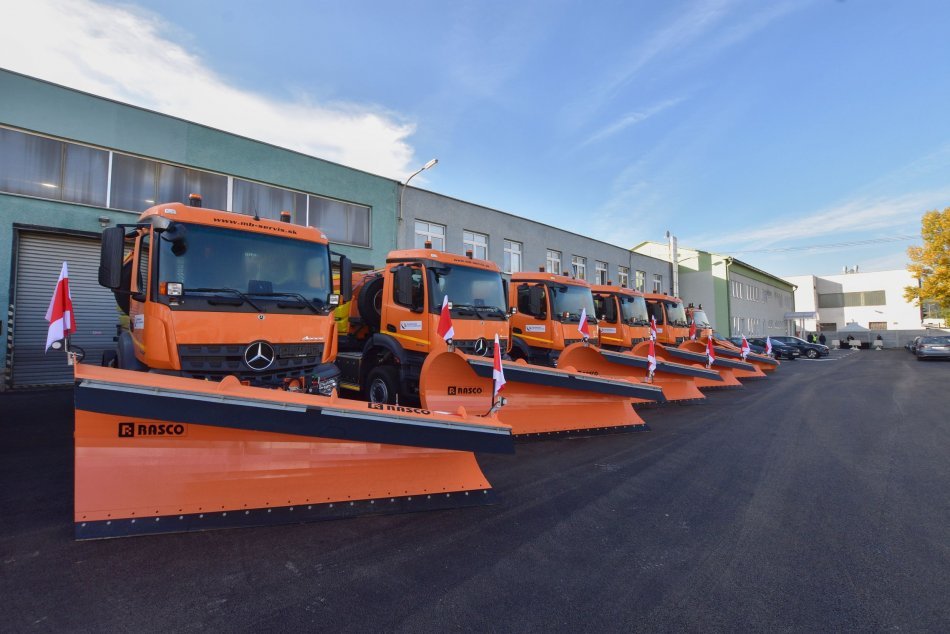 Ilustračný obrázok k článku Veľká MODERNIZÁCIA v BBSK: O zimnú údržbu sa postará nová technika za 8,5 milióna eur, FOTO