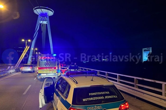 Ilustračný obrázok k článku Na moste SNP došlo k dráme: Polícia zachraňovala zúfalého muža, ktorý chcel skočiť!