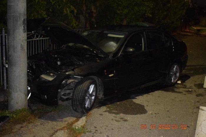 Ilustračný obrázok k článku Opitý vodič nabúral do stĺpa: Mladé dievča utrpelo ťažké zranenia!