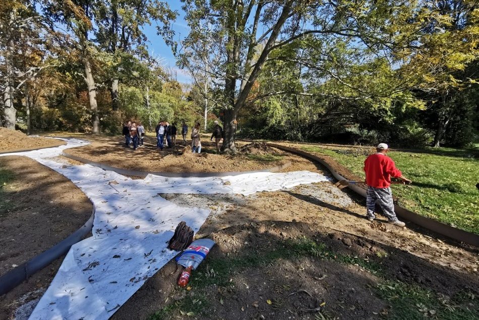 Ilustračný obrázok k článku Nový park v Nitre sa mení: Hlavný chodník už nebudú lemovať ruže, FOTO