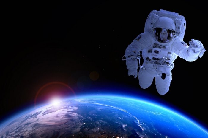 Ilustračný obrázok k článku FINTA, aká tu ešte nebola! Dôverčivá žena naletela podvodníkovi, že je „ASTRONAUT“