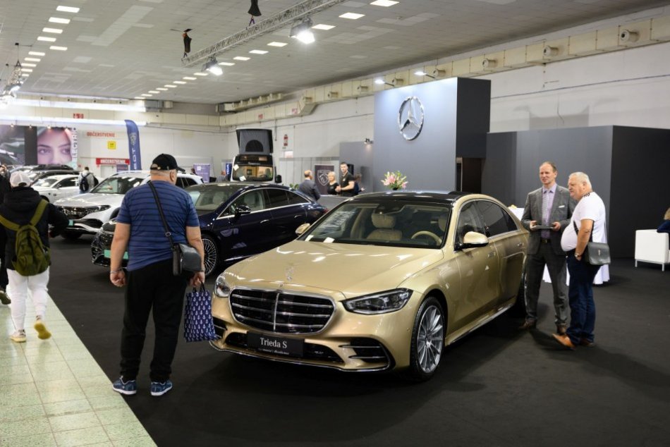 Ilustračný obrázok k článku Nablýskané tátoše zaplnili Agrokomplex: Odštartoval obľúbený Autosalón, FOTO