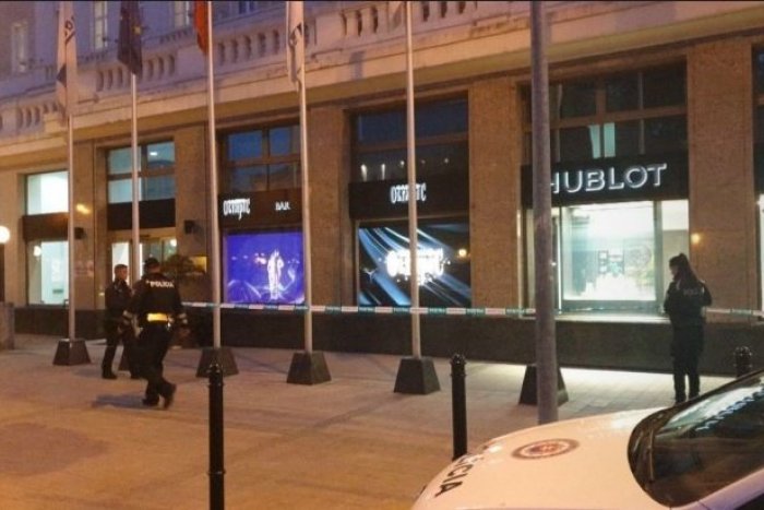 Ilustračný obrázok k článku Ďalšia LÚPEŽ v luxusnom klenotníctve v centre Bratislavy: Zlodeji zranili SBS-kára a ušli