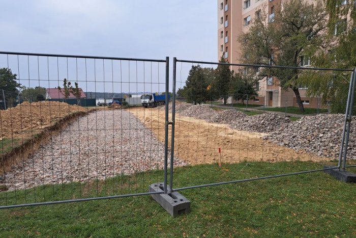 Ilustračný obrázok k článku Vodičom uľahčia život: V problémovej lokalite na sídlisku vzniká nové parkovisko