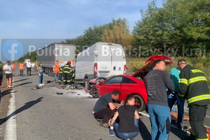 Ilustračný obrázok k článku Z diaľnice D2 hlásia hneď DVE vážne nehody: Ťažko zranené osoby odvážal vrtuľník