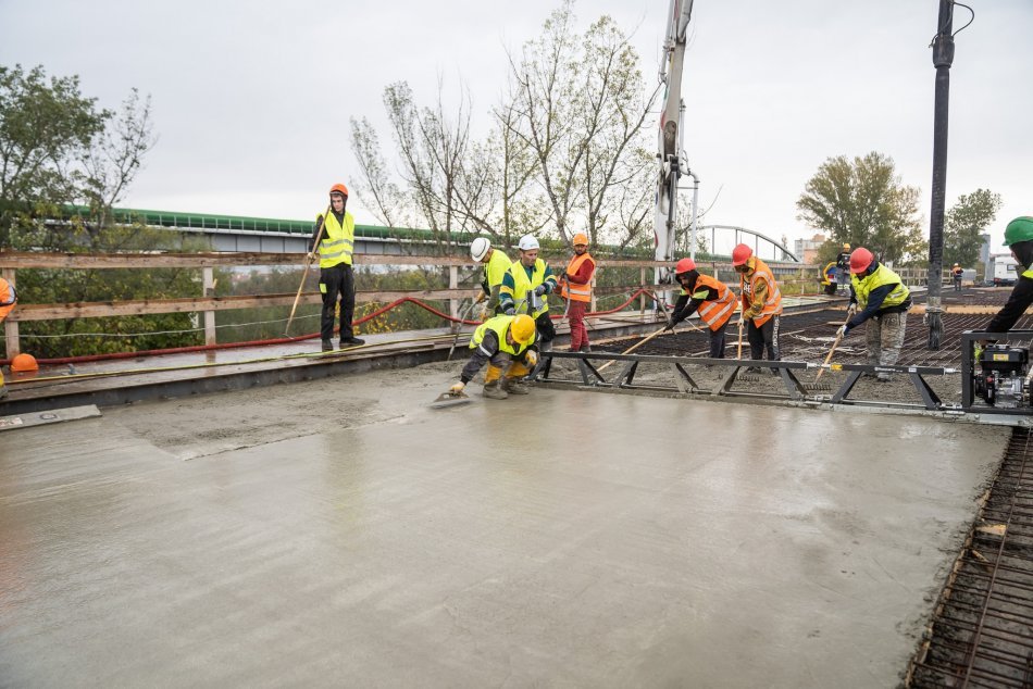 Ilustračný obrázok k článku Práce na hlohoveckom moste pokročili: KEDY ho opäť otvoria? FOTO