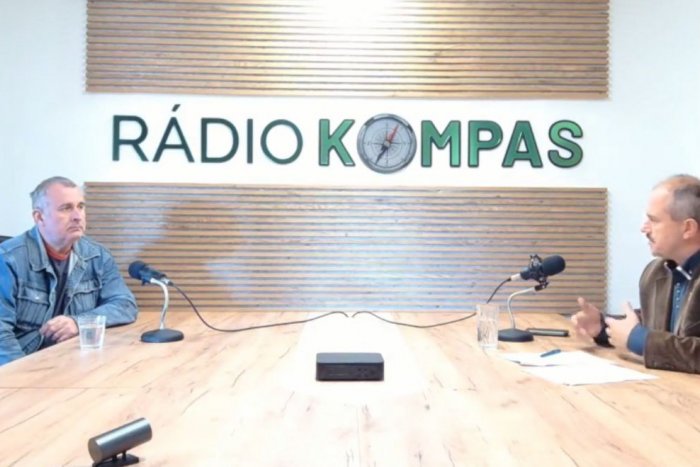 Ilustračný obrázok k článku Otec strelca zo Zámockej bol u Kotlebu: Môj syn to neurobil. Bol OBEŤ a možno aj popravený