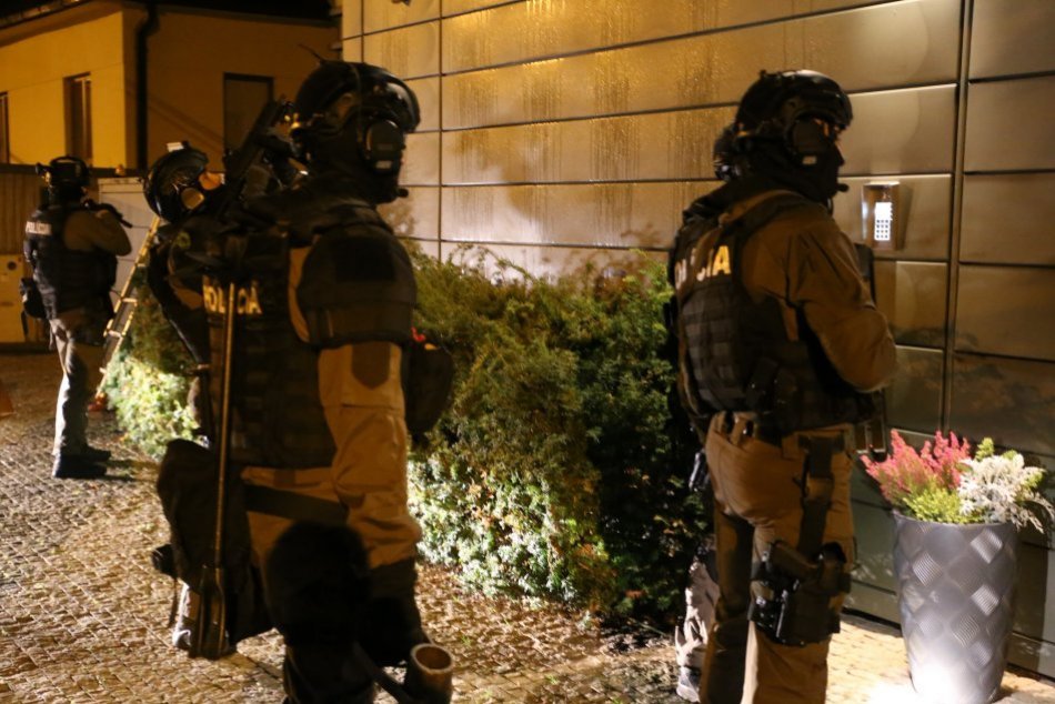 Ilustračný obrázok k článku NAKA je od rána v akcii: Zasahuje na viacerých miestach na Slovensku, FOTO