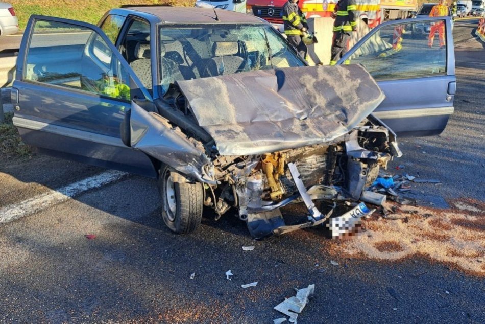 Ilustračný obrázok k článku Pre VÁŽNU nehodu uzavreli cestu vo Zvolene: Medzi zranenými je aj policajt