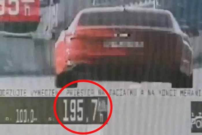 Ilustračný obrázok k článku Vodič sa vraj ponáhľal na KONCERT: Po R1 "letel" takmer DVESTOVKOU!