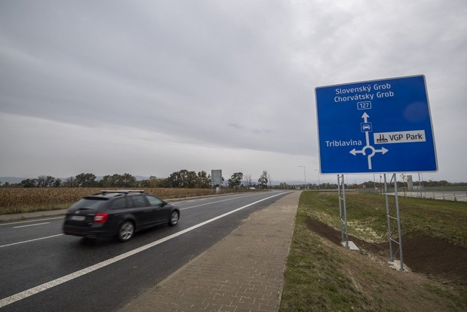 Ilustračný obrázok k článku VIDEO + FOTO: Obchvat Malokarpatska je OTVORENÝ, nasledovať budú ďalšie úseky