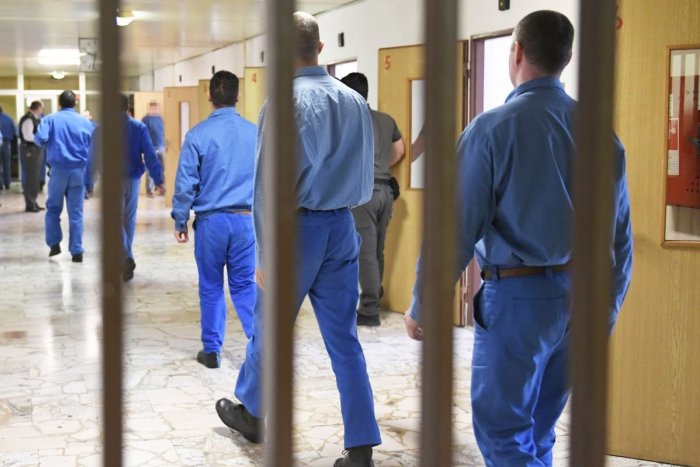 Ilustračný obrázok k článku Väzni sa budú môcť VZDELÁVAŤ: Postarajú sa o to učitelia a študenti UMB, FOTO