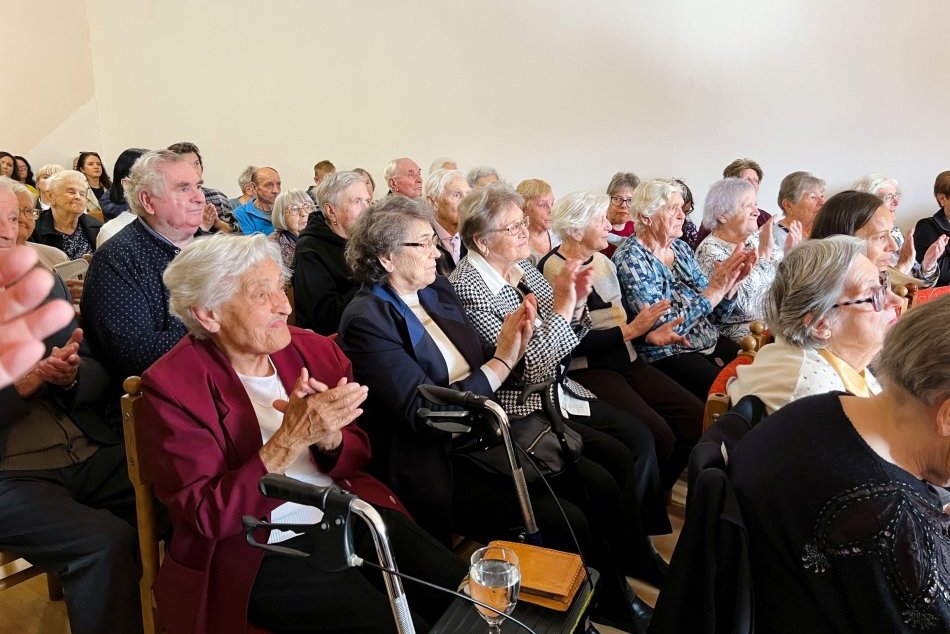 Ilustračný obrázok k článku Úctyhodný výkon bystrickej seniorky: Hoci má už 102 rokov, spievať nezabudla