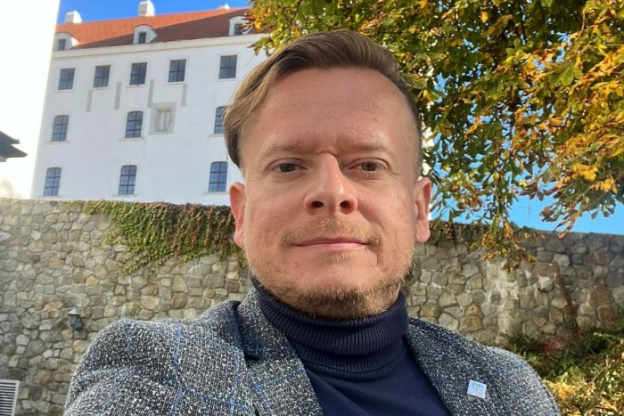 Ilustračný obrázok k článku Nečakaný krok: Pár dní pred voľbami sa Juraj Moravčík VZDAL kandidatúry