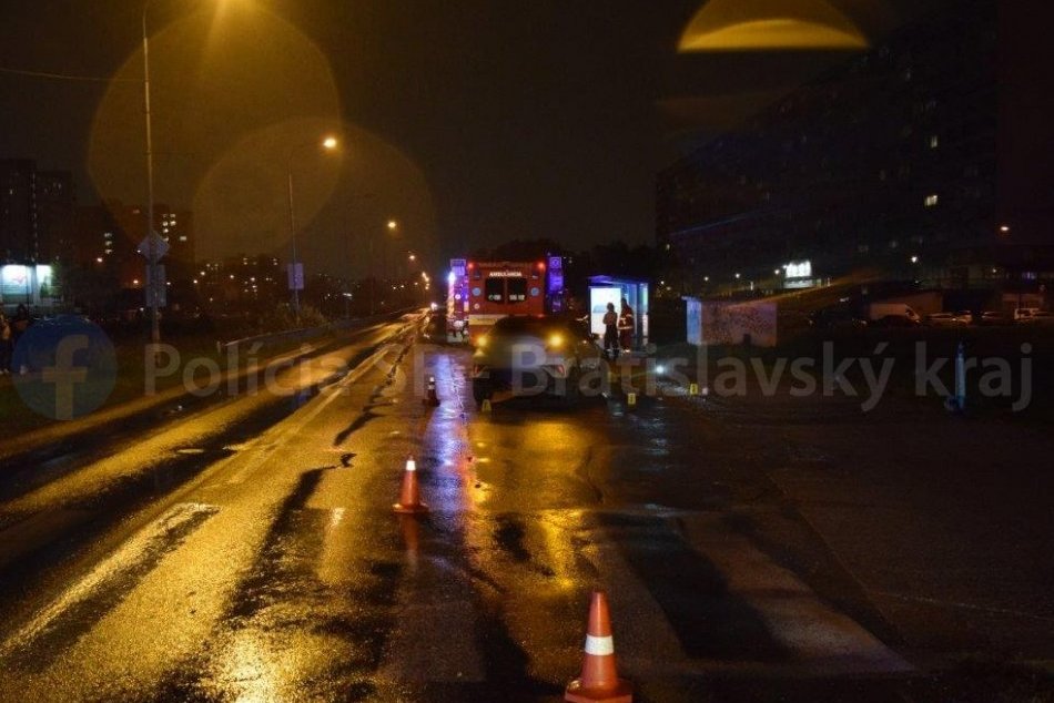 Ilustračný obrázok k článku NEHODA v Bratislave: Po zrážke s autom skončil kolobežkár v nemocnici s vážnymi zraneniami