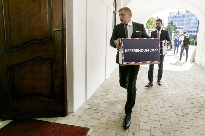 Ilustračný obrázok k článku Ústavný súd ROZHODOL o referendovej otázke: Fico napísal totálnu KRAVINU, povedal Matovič