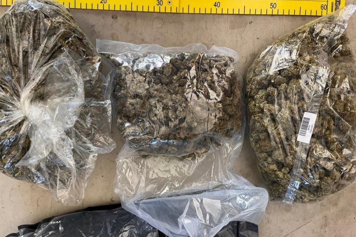 Ilustračný obrázok k článku Zakázané látky mal aj predával: Mladý Popradčan má kvôli drogám opletačky s políciou