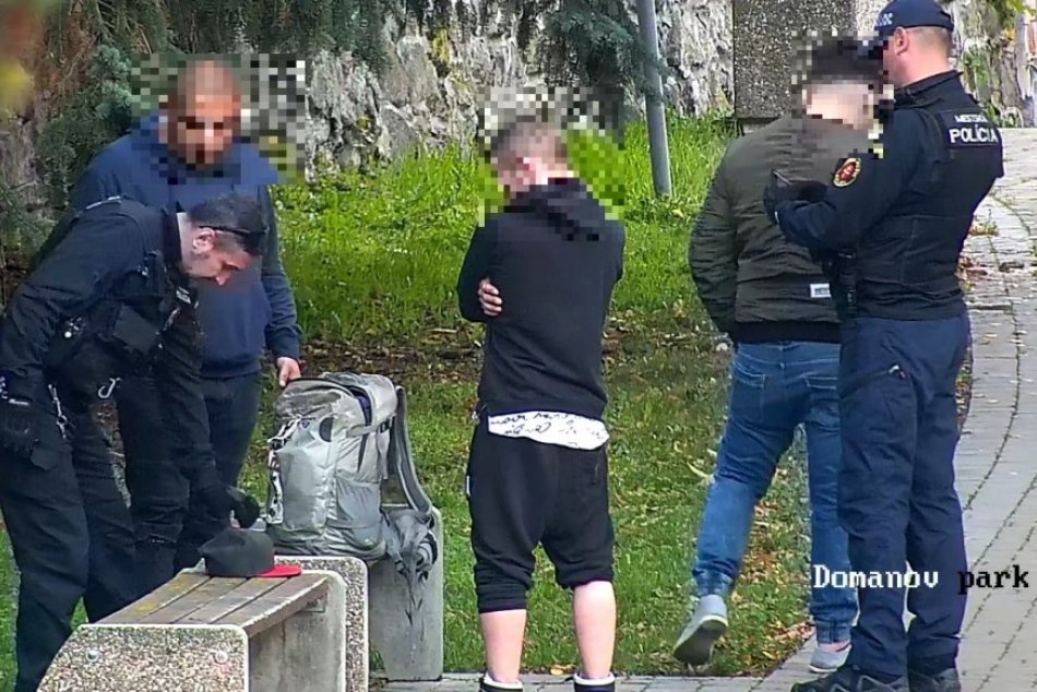 Ilustračný obrázok k článku Kamery vo Zvolene opäť pomohli: Trojicu mladíkov prichytili priamo pri čine, FOTO