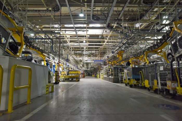 Ilustračný obrázok k článku V trnavskej automobilke ZASTAVILI výrobu: Chýbajú elektrické komponenty