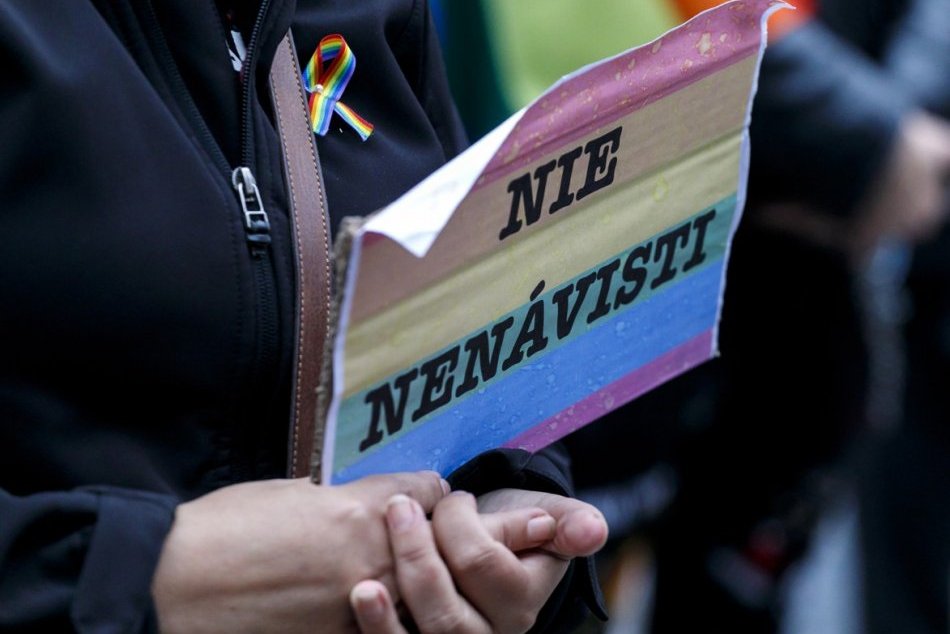 Ilustračný obrázok k článku V Bratislave sa spomínalo na zavraždených mužov: Časť spoločnosti nás chce VYMAZAŤ!