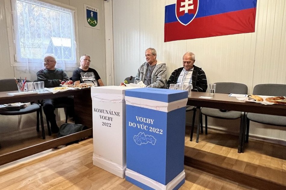 Ilustračný obrázok k článku Najznudenejšia volebná komisia? V dedinke na východe majú len 11 voličov, FOTO