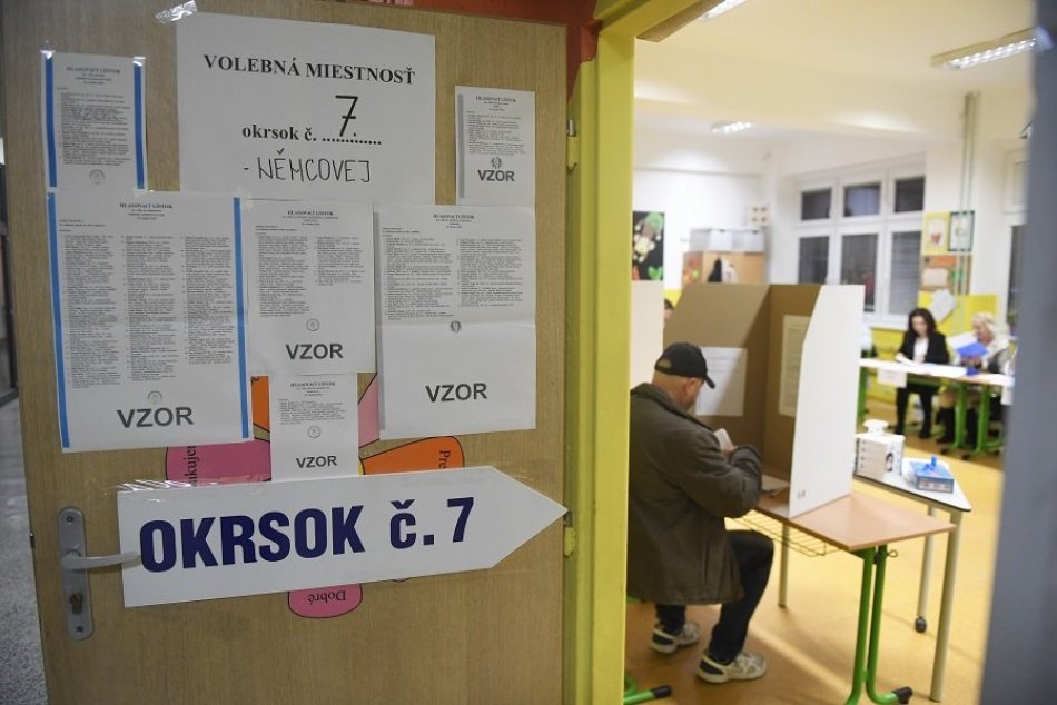 Ilustračný obrázok k článku Voľby sú v plnom prúde, aký je priebeh v okrskoch okresu B. Bystrica?