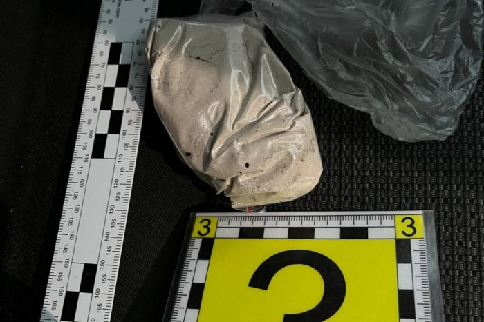 Ilustračný obrázok k článku Mega zásah NAKA v akcii Cirkus: Zhabali OBROVSKÉ množstvo heroínu, vinníci skončili v putách