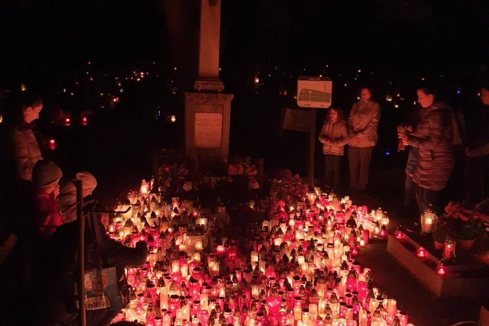 Ilustračný obrázok k článku Bratislavské cintoríny sú plné ľudí: Vyberte sa tam MHD a ozbrojte sa trpezlivosťou +FOTO