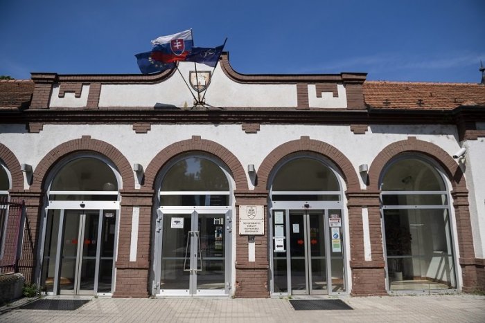 Ilustračný obrázok k článku V práci iba do ZOTMENIA a vypínanie automatov na kávu: Naďovo ministerstvo šetrí energie