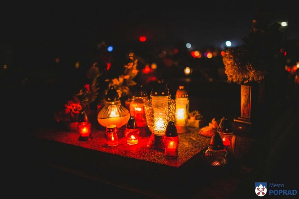 Ilustračný obrázok k článku Mnohí sa neubránili dojatiu: ATMOSFÉRA dušičiek v Poprade na FOTOGRAFIÁCH